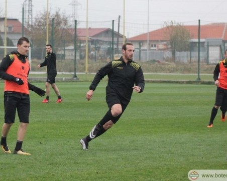 Неделев с травма в прасеца, тренира на облекчен режим