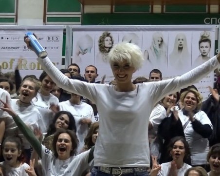 Рекордьорката Ваня година след като счупи рекорда на Гинес ВИДЕО