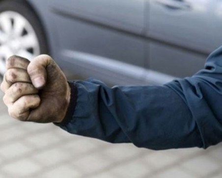 Тийнейджъри си спретнаха бой в авсеновградски магазин