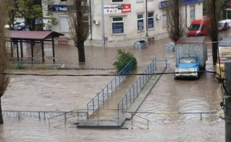 Бедственото положение в Смолян продължава, реките бавно спадат