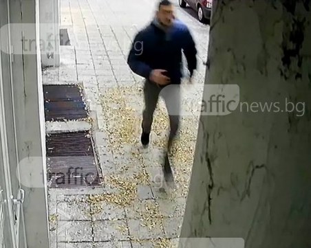 Пребиха пловдивчанин посред бял ден! Камера засне нападателите ВИДЕО