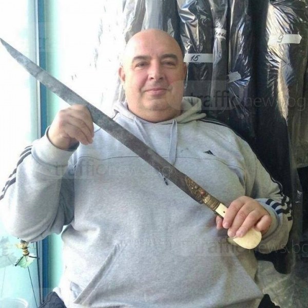 Търговецът Оскар арестуван с незаконно оръжие при операция на ДАНС
