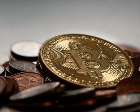 Биткойнът достигна рекордна сума, по-скъп от Boeing и Coca-Cola