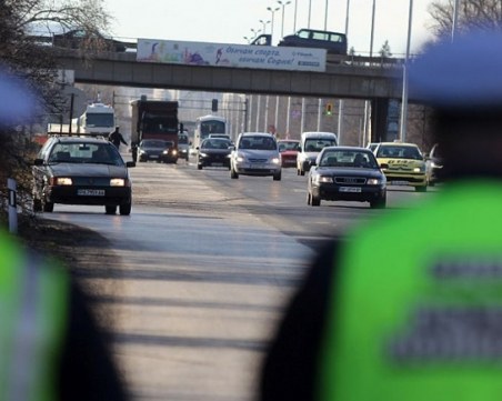 Изтекла ти е книжката - спират ти колата от движение