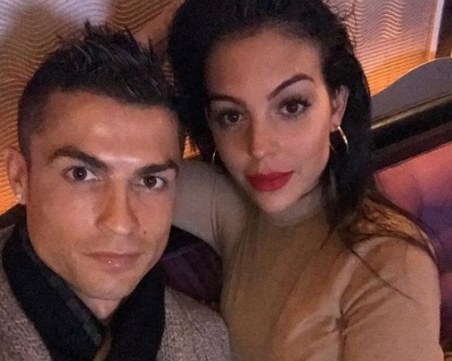 Любимата на Роналдо и малката им дъщеря с първа фотосесия СНИМКИ