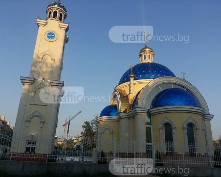 Симеон Саксобурготски присъства на литургия в пловдивски храм, послучай Никулден