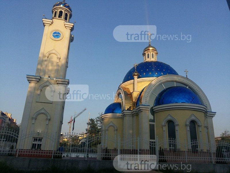 Симеон Саксобурготски присъства на литургия в пловдивски храм, послучай Никулден