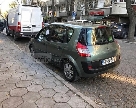 Акция на общинските полицаи край новотела -  пишат наред глоби и слагат скоби СНИМКИ