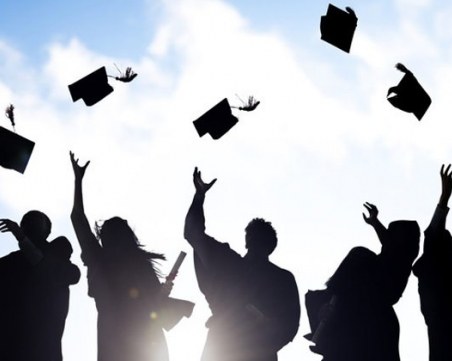 Честит празник на всички студенти! Но знаете ли защо празнувате?