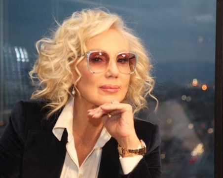 Лепа Брена отмени концерта си в София поради лекарска забрана