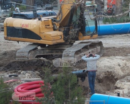 Паника: Огромни количества газ изтичат в центъра на Пловдив! Хората се евакуират СНИМКИ+ВИДЕО