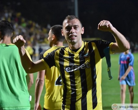 Радост за феновете на Ботев! Капитанът остава до 2020 година