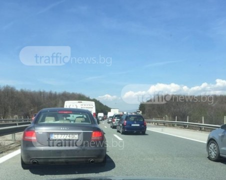 Ремонт затруднява движението по Тракия