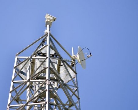 Силен вятър повали метеорологичната кула в Родопите