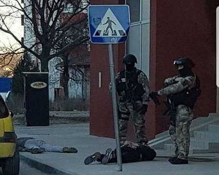 Зрелищен арест на ГДБОП пред очите на десетки минувачи СНИМКИ