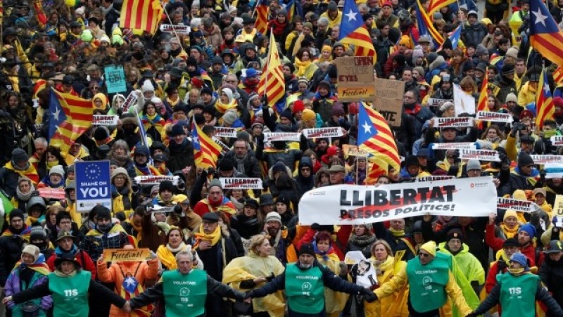 Пучдемон поведе 45 хил. души в Брюксел в подкрепа на независимостта на Каталуния СНИМКИ