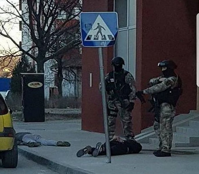 Зрелищен арест на ГДБОП пред очите на десетки минувачи СНИМКИ