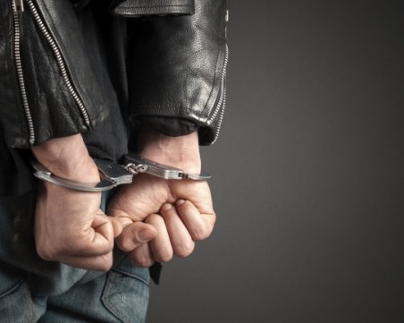 Арестуваха биячите, нахлули с метални прътове в училище