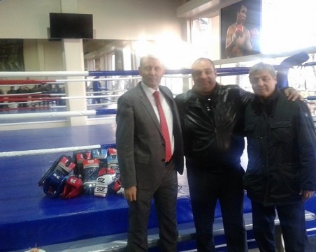 Боксовата зала към Спортното училище светна с 50 000 лева СНИМКИ