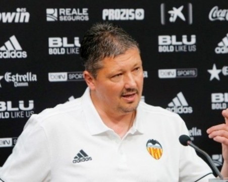 Дилемата пред Любо Пенев: Шеф на БФС или 500 000 лева