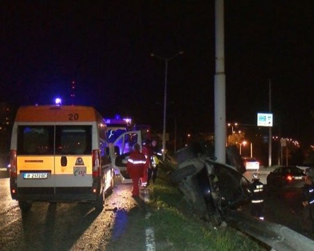 Двама гинат в тежка катастрофа, колата е смачкана до неузнаваемост