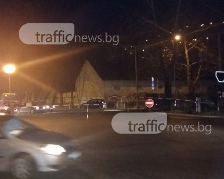 Хаос на прелеза на Пещерско – бариерата не работи СНИМКИ