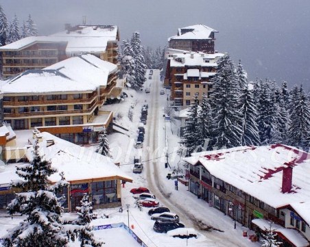 Пампорово се препълни от студенти, Криско и Азис избухват в курорта