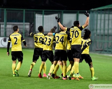 Вижте групата на Ботев за мача с Етър