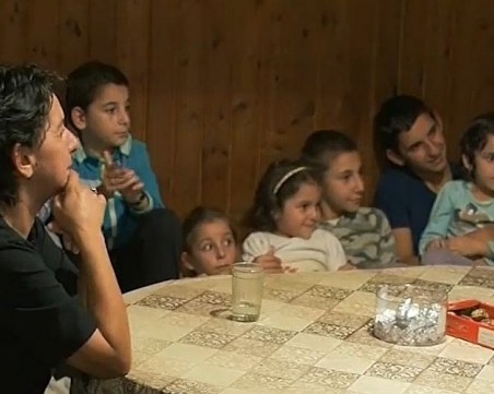 Какво е да родиш и отгледаш  13 деца? ВИДЕО