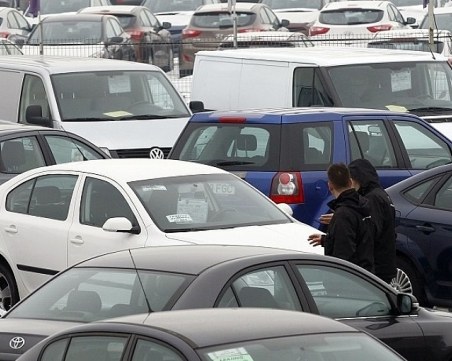 Невероятно, но факт: Българинът дава повече пари за колата си, отколкото за дома