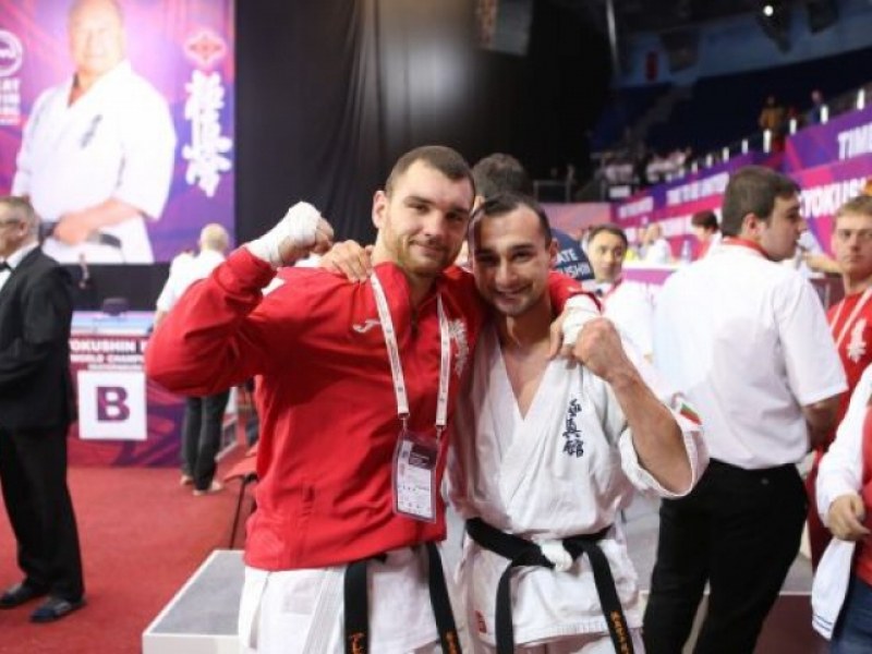 Браво! 6 медала за България на Световното по карате, братята Команови се борят за злато утре