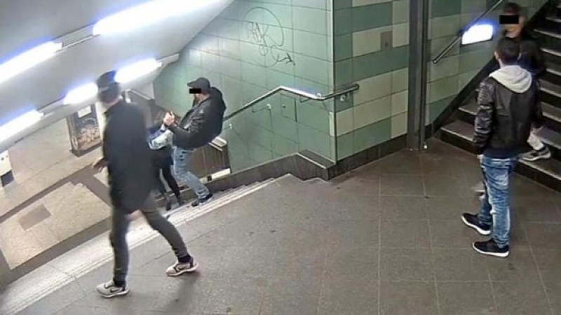 Смазаха от бой в затвора българина, който изрита жена в берлинското метро