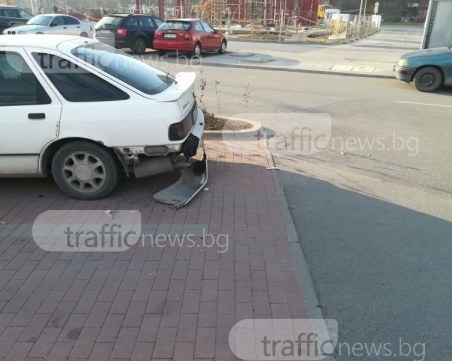 Жена потроши автомобила на пловдивчанин и избяга! Потърпевшият търси свидетели СНИМКИ