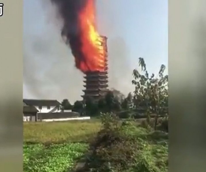 Пожар изпепели една от най-високите дървени постройки в света