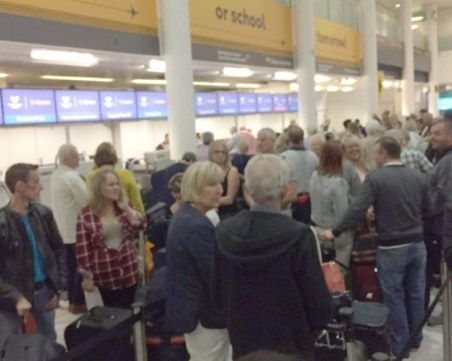 100 българи останаха заклещени на летището във Франкфурт