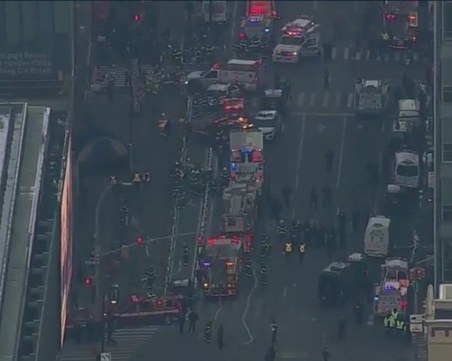 Експлозия на гара в Манхатън! Метро станции са евакуирани, има ранени