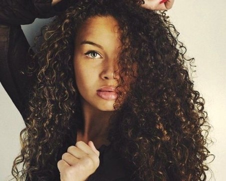 Как да поддържаме къдравата коса здрава и жизнена?