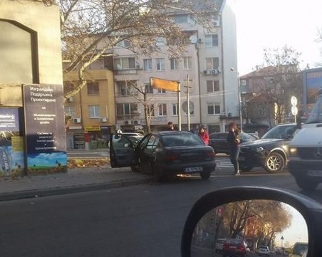 Катастрофа дозатапи трафика на Сточна гара СНИМКИ