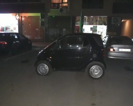 Кола се вряза в Оазиса, влезе директно в магазин