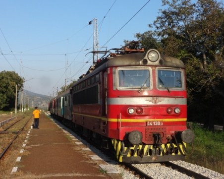 Шанс: Машинист качи на влак изчезнал българин с деменция