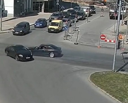 Уникални кадри: Най-абсурдните катастрофи в Пловдив ВИДЕО