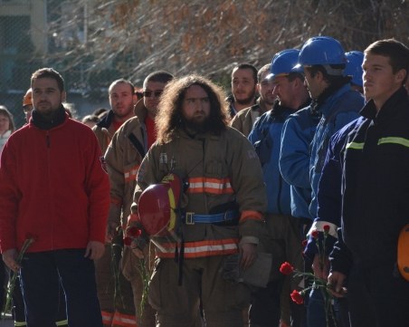 Доброволци от цялата страна се събират на Гребната, правят мащабно учение