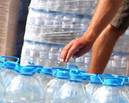 Поляци купиха минерална вода 