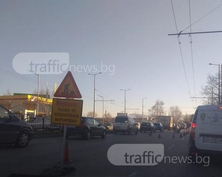 Зверско задръстване затапи Кукленско шосе СНИМКИ