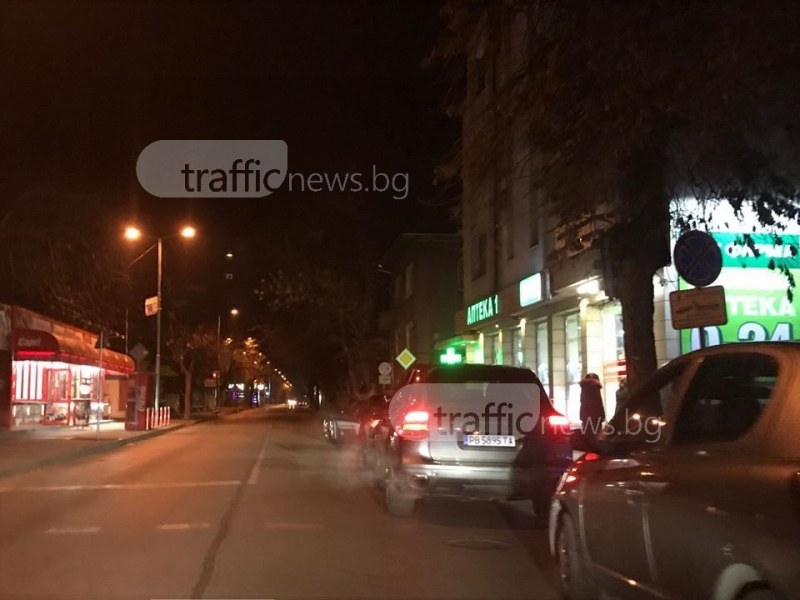 Хванати в крачка: Не един, а четирима блокираха улица в Кючука СНИМКИ