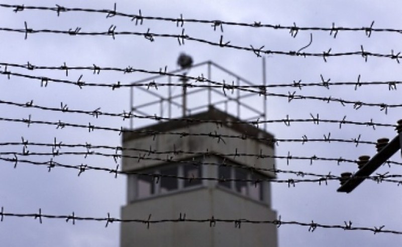 Затворник от Пазарджик с доживотна присъда осъди държавата за “нечовешко отношение“