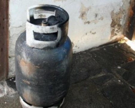 Газова бутилка се взриви в къща, жена е пострадала тежко