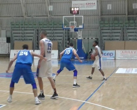 Кош със сирената и калпави съдии спряха Академик Бутекс 99