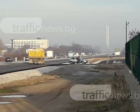 Почна се – камион помля кола на новото платно на Пловдив – Асеновград СНИМКИ