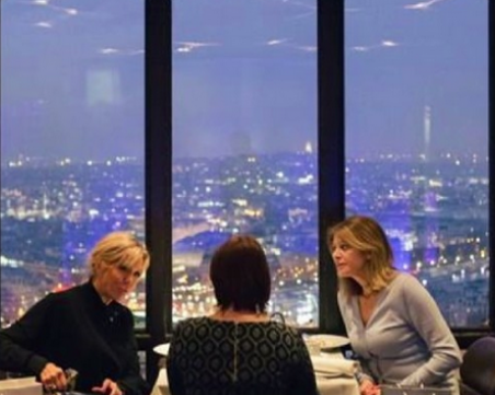 Деси Радева и френската първа дама с обяд на Айфеловата кула